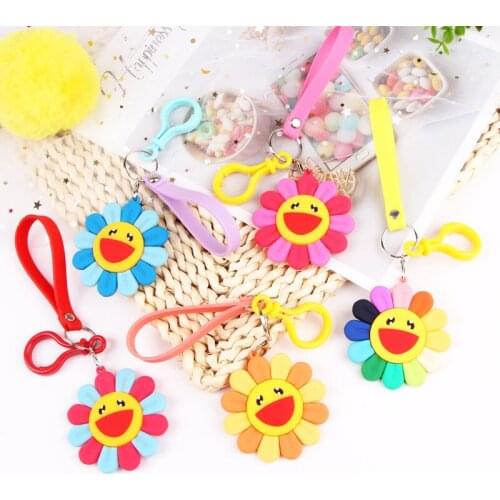 Fashion Colorful Soft Sunshine Smile Keychain Creative New Car Sunflower KeyRing Men and Women Car Bag Small Pendant Jewelry