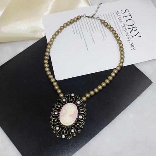 2021 New Products Versatile Jewelry Palace Retro Goddess Head Fashion Womens Accessories Necklace