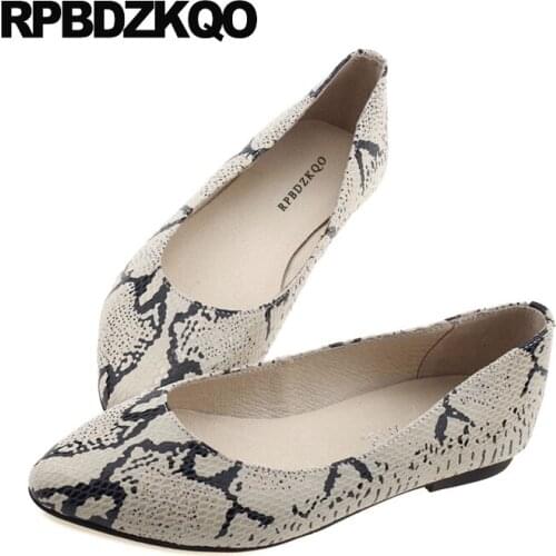 Women 2021 Designer Snake Slip On China Ladies Beautiful Flats Shoes Large Size Fashion Chinese Latest Footwear Pointed Toe Drop