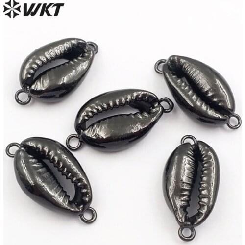 WT-JP047 Wholesale Double Hooks Pendant Natural Cowrie Shell With Full Black Gun Plated For Women Necklace Pendant