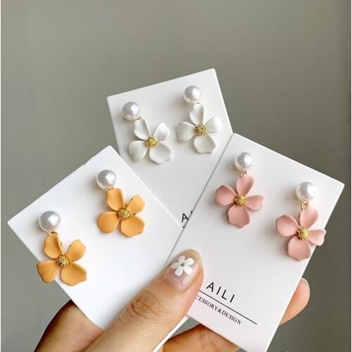 Cute Korean Flower Pearl Earrings for Women Teen Girls Studs Earings Fashion Jewelry White Yellow Pink Color Party Wedding Gifts