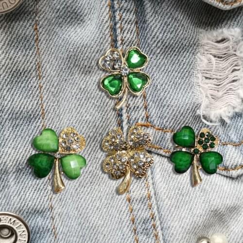 RSHCZY Fashion Crystal Brooch Cute Four Leaf Clover Metal Pin Vintage Badges Coat Hat Accessories Scarf Buckle Jewelry Gift