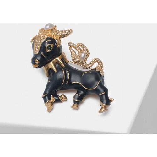 Amorita boutique vintage ciner black mini cow pins