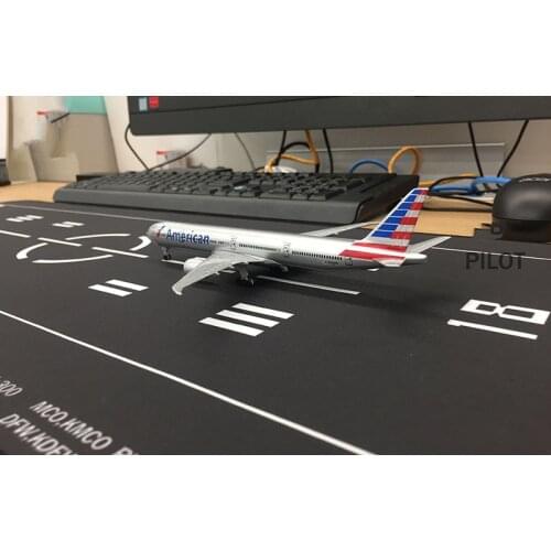 1:400 Airport Passenger aircraft runway model Civil airliner Airbus Boeing plane model aircraft scene display toy also mouse pad