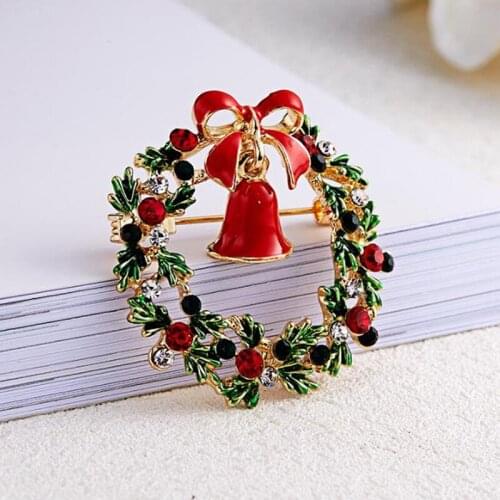 Hot Sale Brooch Creative Christmas Cute Brooches Crystal Rhinestone Snowman Wreath Garland Socks Brooches Enamel Pin Hijab Pins