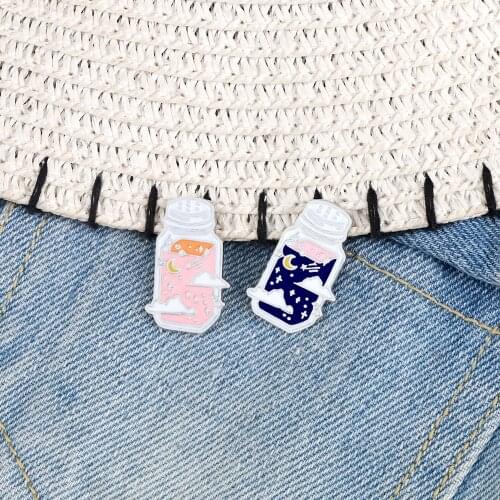 Drifting Wishing Bottle Brooches Pins Lucky Crescent Moon Star Enamel Hat Backpack Denim Lapel Pin Jewelry For Women Men Friends