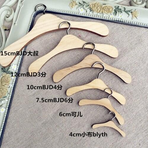 5PCS Hot Wooden Hanger Dress Clothes Accessories for barbies, BJD, blyth doll dollhouse Pretend Play House Toys OU004
