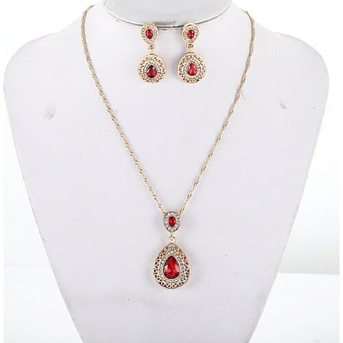 Suit Necklace 2019 Fashion Korean New Necklace Temperament Wild Sina Palace Luxury Large Crystal Ladies Wholesale Necklace Set
