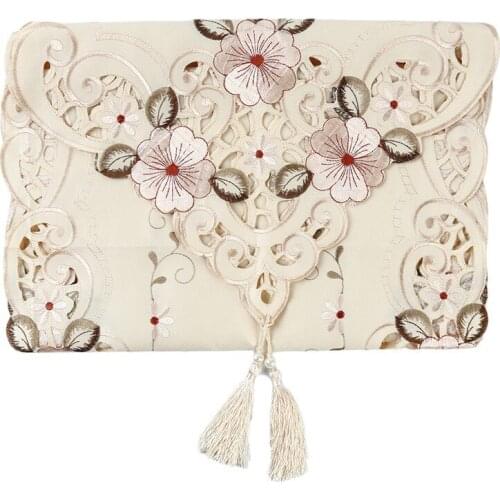 Classical Embroidered Table Runner Tablecloth Vintage Floral Lace Tassel Table Cloth Home Party Wedding Dinner Table Decor Cloth