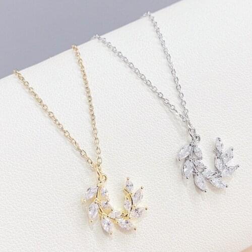 BOTU 2021 Fashion Micro-inlaid Zircon Leaves Necklace Womens Fashion Short Leaf Pendant Necklace Accessories Gift for Women