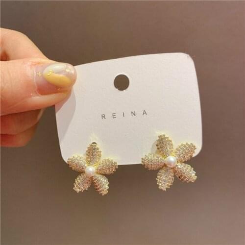 2021 New Arrival Metal Women Trendy Stud Earrings Flowers Earrings Simple Elegant Fashion Korean Jewelry