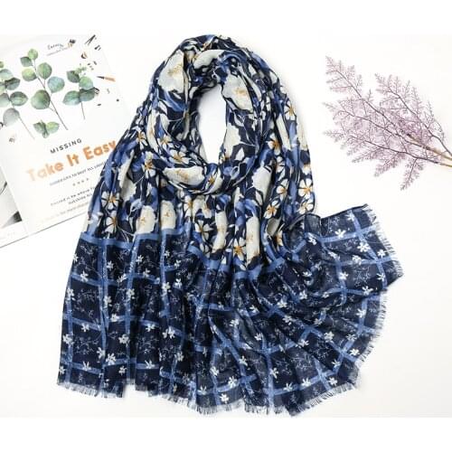 Hot Selling Floral Cotton Hijab Viscose Scarf Women Muslim Scarves Long Tassel Printed Plaid Shawl Musulman Foulard Bandana