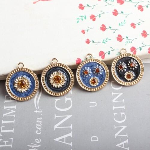 BULK 20 Blue/Black Daisy Enamel Charms Daisy Flower Floating Pendant for Bracelet Keychain Jewelry Making Floral Round Charm k3
