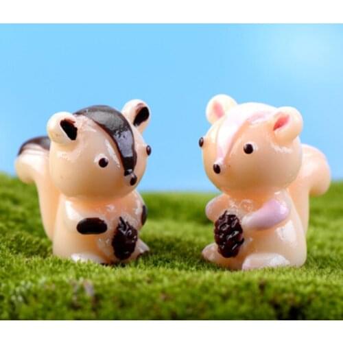 ZOCDOU 2 Pieces Cute Squirrel Pine Nut Model Chip Forest Animal Small Statue Figurine Crafts Ornament Miniatures Car Decoration