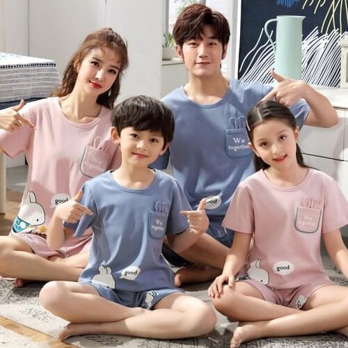 Summer Family Matching Outfits Giraffe Pattern Parentage Homewear Cat T Shirt Shorts Couples Pajamas Alike Sleepwear Suits 2021