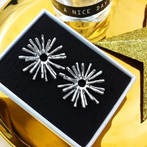 Womens fashion Bohemian women earrings stud earrings jewelry 2020 Modern women beautiful pearl earrings earrings gift