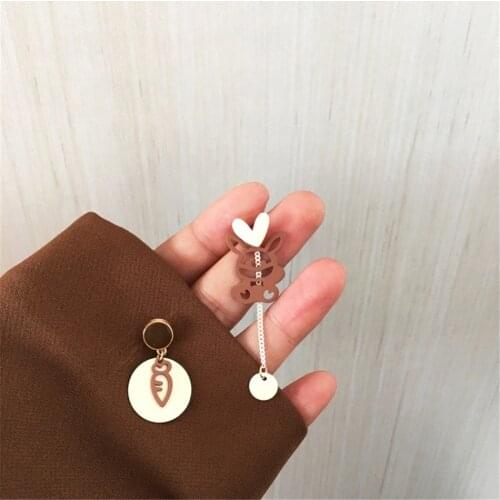Fashion Of Interesting And Lovely Rabbit Carrots Earrings Han Edition Femininity Creative Asymmetric Love Stud Earrings