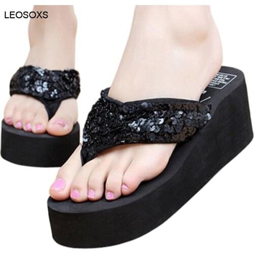 Womens Summer Flip-flops 2021 New Slope Heel Thick Bottom Sequin Slipper Beach Antiskid Foot Clipper Herringbone Slipper