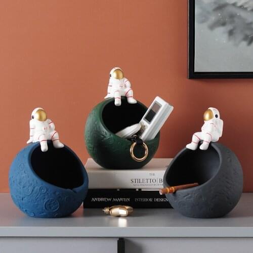 Astronaut desktop ceramic Nordic creative porch entrance key storage living room home decoration ashtray desk organization