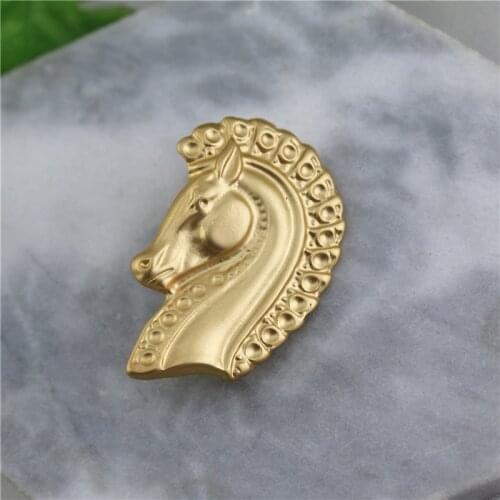 NEW Baroque Gold Matte Metal Abstract Horse Head Brooch Pin Ancient Roman Horse Brooch For Women Girl Party Accessories Gift