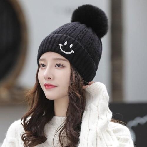 Women'Hats Knitted Solid Wool Cap Thickened And Warm Windproof Beanies 2020 Fashion Winter Simle Face Embroidery Designer Bonnet