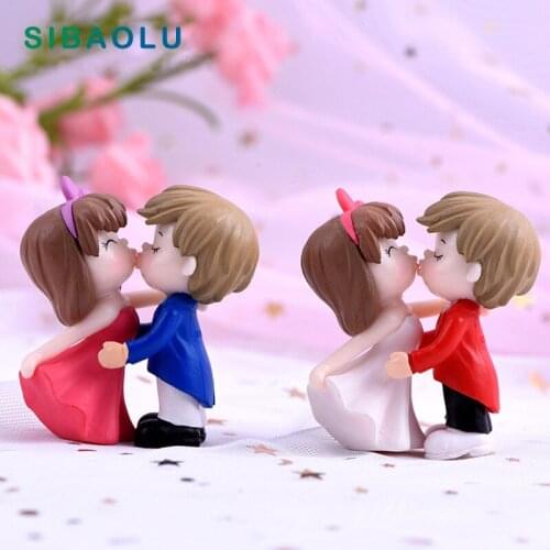 2pcs Couple Kissing Lover Boy Girl figurine cartoon character fairy garden home miniature ornament desk decoration DIY accessory