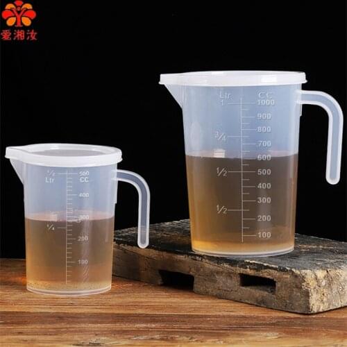 Thickened plastic clear measuring cup with scale with lid 500ml 1000ml kitchen baking tools are commercially available