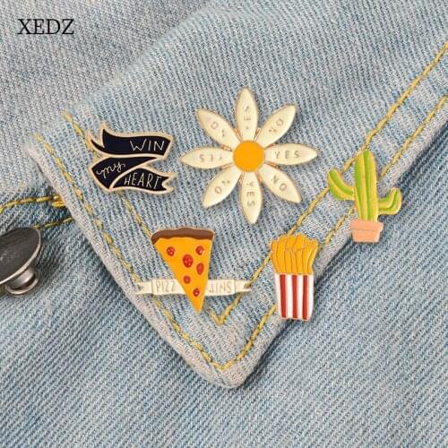 XEDZ New STAY SEXY DONT GET MURDERED red blood knife brooch Red label reminder clothing backpack pendant Letter personality broo