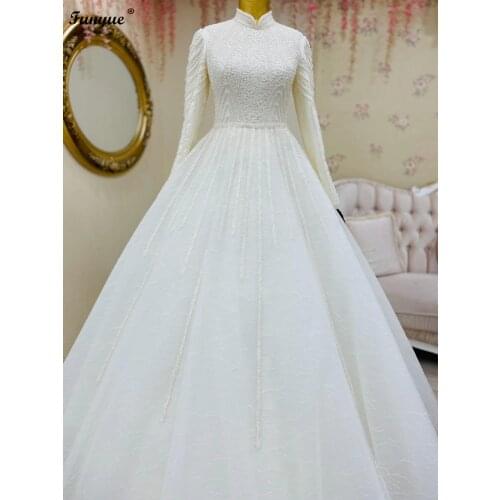Luxury Muslim Wedding Dress Long Sleeves High Neck Handmade Beading Tulle White Bridal Ball Gown with Veils Robe De Mariage