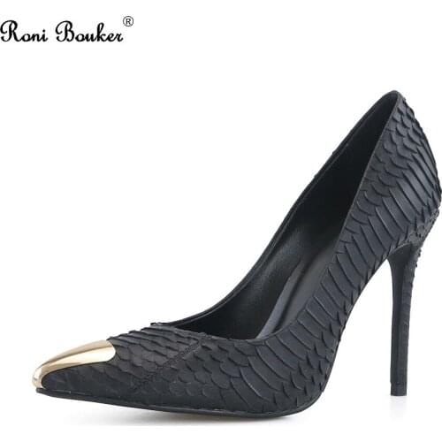 Roni Bouker Pumps