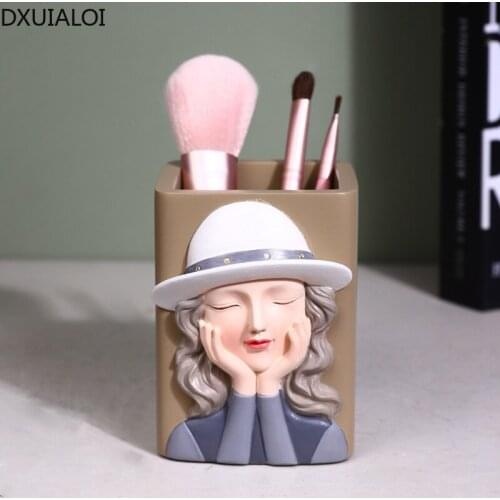 European-style simple girl heart pen holder makeup brush holder creative student desktop home decoration storage box resin craft