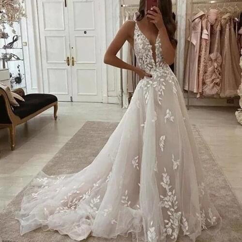 Beach Wedding Dresses A Line V-Neck Backless Ruffles Appliqued Lace Bridal Gowns Puffy Tulle Sweep Train Robe De Mariee 2021