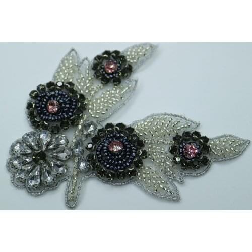 Handmade Rhinestone beaded patches for clothing DIY sew on parches para la ropa appliques Flower decoration badge for dresses
