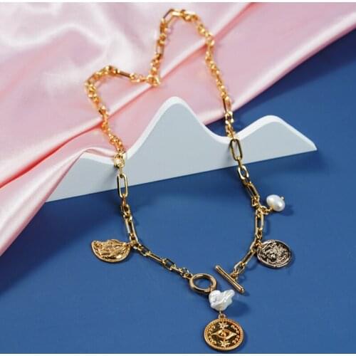 2021 New Vintage Baroque Pearl Pendant Necklaces Carved Coin Pearl Clavicle Chain Necklace For Women Toggle Punk Jewelry