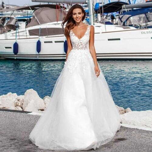 Charming V Neck Sleeveless Wedding Dress 2020 Custom Designer Lace Applique Flowers Tulle A Line Beach Bridal Gown