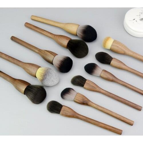 Walnut Wood Handle Soft Hair Makeup Brush Highlighting Contour Loose Powder Blush Foundation Brush Woman Makeup Beauty Tools