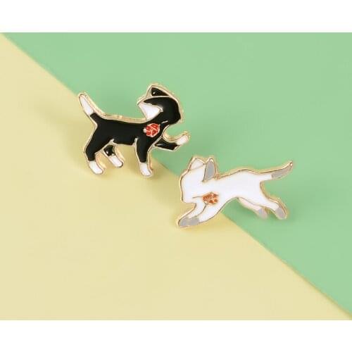 Lapel Pins Black White Cats Running Brooch Backpack Clothes Metal Badge Pins And Brooches Cartoon Jewelry Gift For Women Men