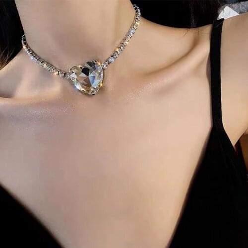 Hot Designer Simple Temperament AAA Zircon Flowers Clavicle Short Necklace Pendant for Women Luxury Neck Collar Necklace Gifts