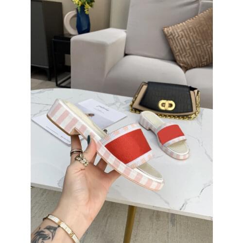 2021 new thick bottom slippers go out flat bottom fashion leisure beach sandals womens shoes high heels