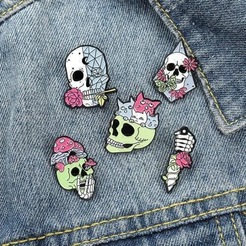 Living Skeleton Enamel Pins Rose Cats Skull Dagger Brooch Lapel Custom Badge Bag Punk Gothic Jewelry Gifts for Friends Wholesale
