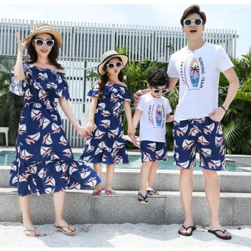 Holiday Family Matching Outfits Off Shoulder Mother and Daughter Dresses Mommy and Me Clothes Dad Son Clothing Sets Summer Look