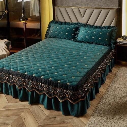 3pcs 150X200cm/180x200cm/200x220cm Quilted Velvet Embroidery Bed Cover Set Mattress Couvre Lit