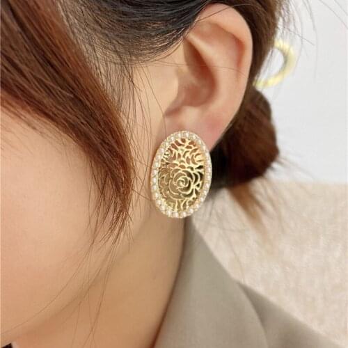 French Baroque Earrings Elegant Temperament Geometric Pearl Oval Flower Hollow Earrings for Women Daily Jewelry Gifts
