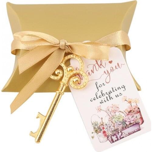 2021 European and American creative party small gift key bottle opener pendant wedding supplies pillow wedding candy box set