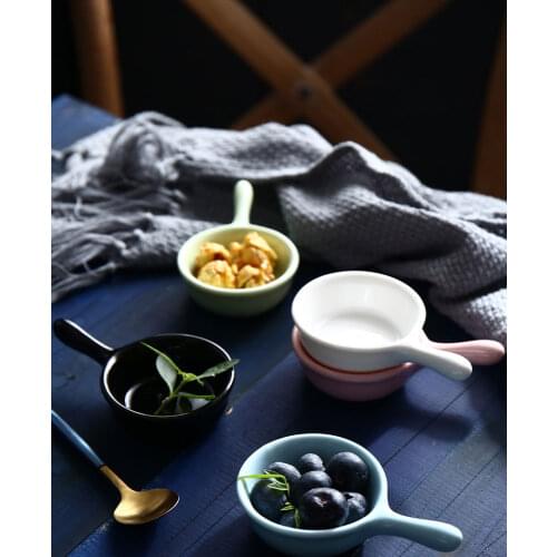 1PC 40ml Ceramics Sauce Dish With Handle Saucer Tableware Creative Seasoning Dishes Small Plate Vinegar Sauce Gravy Boats MF 030