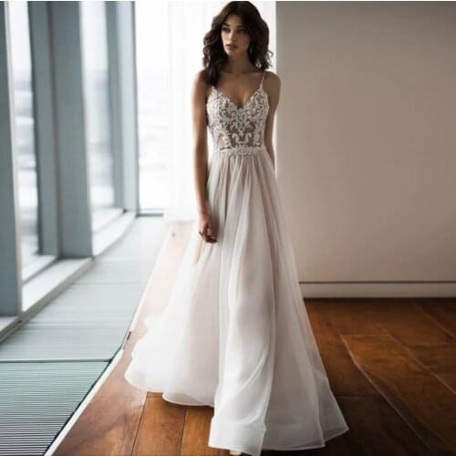 Floor Length Lace Appliques Sweep Train Long Sleeve V-Neck Wedding Dress Backless Backless Bridal Gowns Stunning High Quality