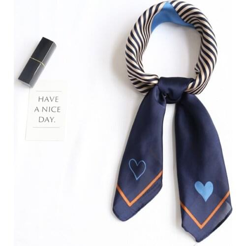 2021 Designer Womens Satin Silk Bandana Luxury Brand Amimals Printing Neckerchiefs For Women Small Shawls Laides Neck Cover