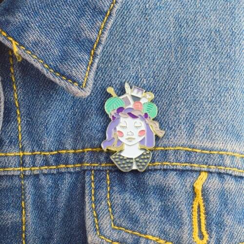 DIY tone queen enamel knitwear coquettish beauty fashion personality brooch suitable for clothes backpack jewelry gift