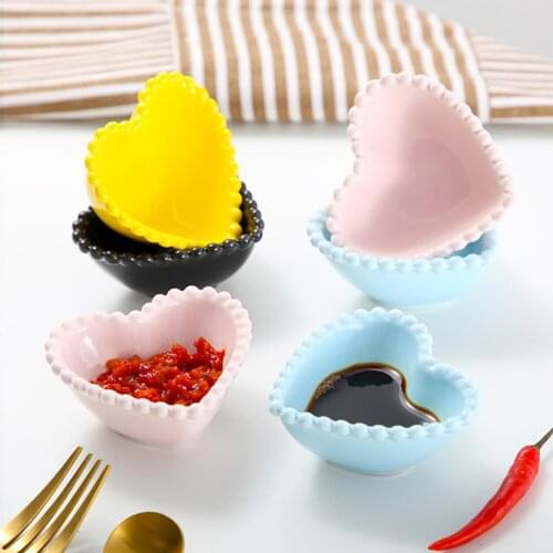4pcs Ceramic Heart Shaped Seasoning Dish Dipping Bowl Mustard Sushi Vinegar Soy Plates Snack Dessert Dish Kitchen Tableware