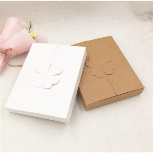 20Pcs/Lot 16x12.6x2.5cm Regular Four-leaf Clover Pattern Paper Box For Friendship Cookie Pizza Macaron Cake Packing Storage Box